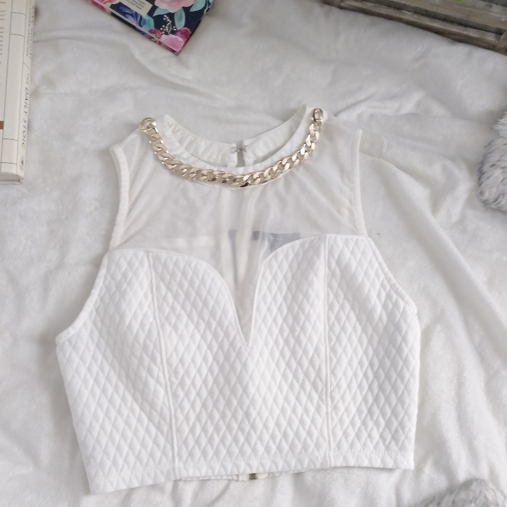 Write Medium Crop Top & Neck Gold Chain